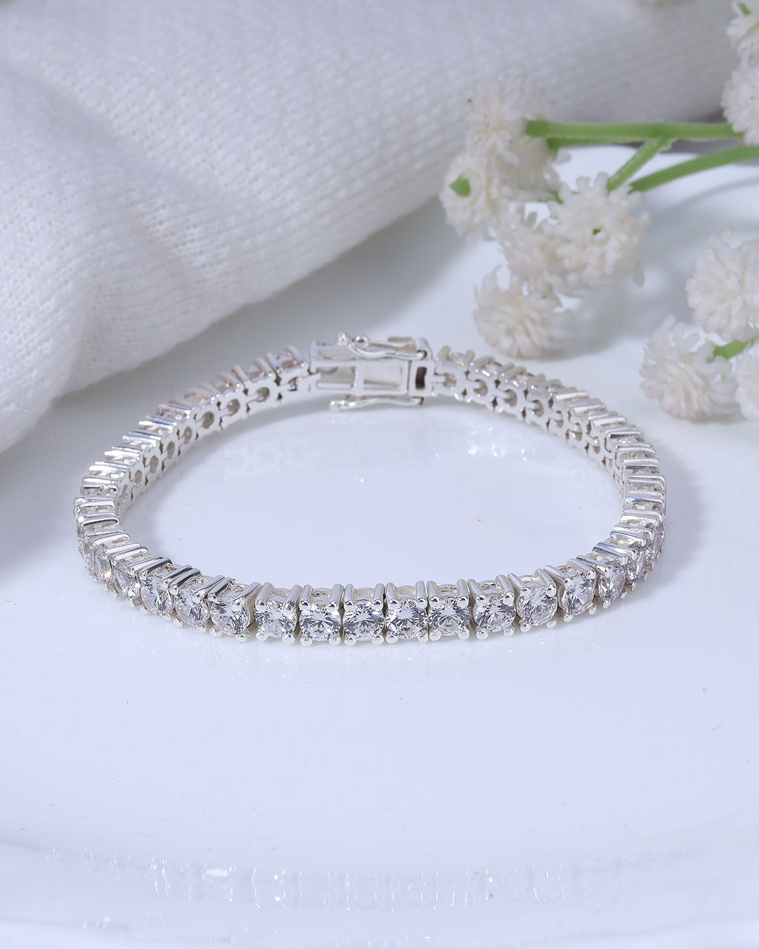 Minimal White Round Zirconia Tennis Bracelet